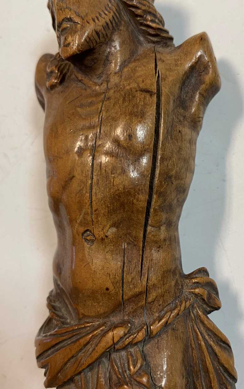 A Continental boxwood carving of Christ crucified, probably 17th or 18th century, - Bild 7 aus 8