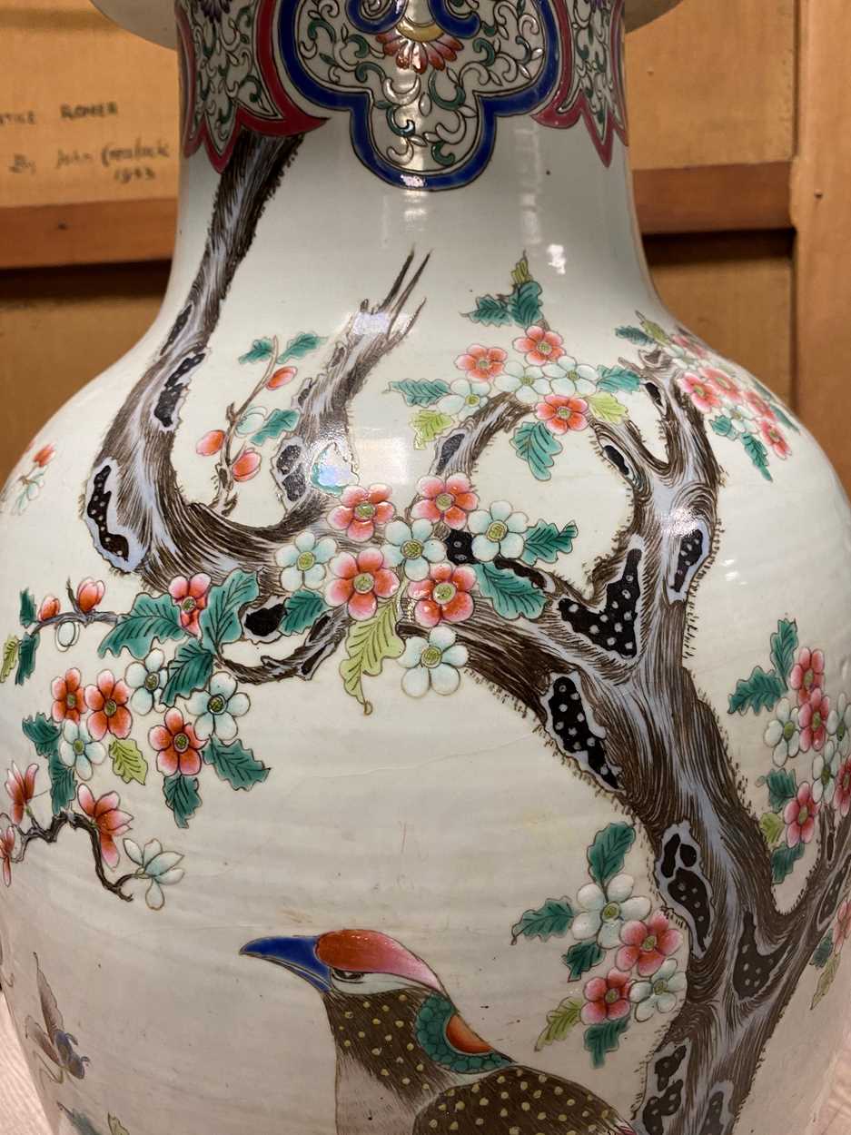 A large Chinese porcelain vase, Republic period or later, - Bild 7 aus 10