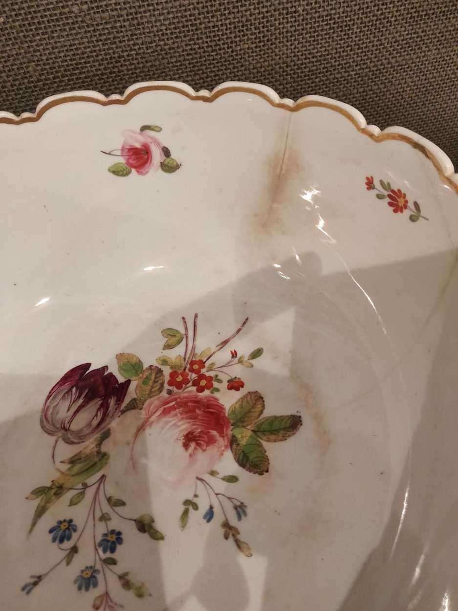 An extensive Derby porcelain dinner service, circa 1815, - Image 9 of 15