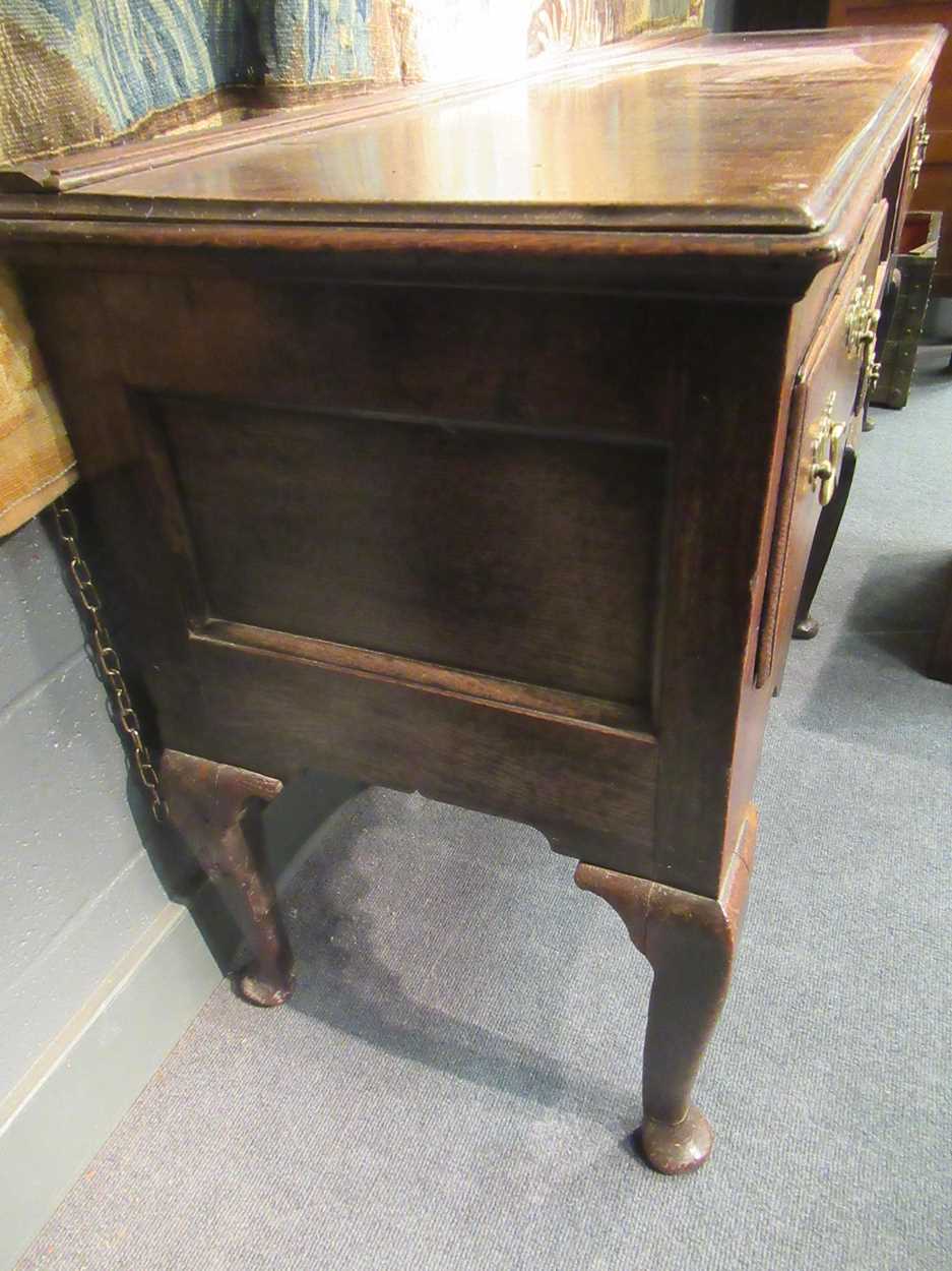 An oak and elm dresser base, 18th century, - Bild 8 aus 20