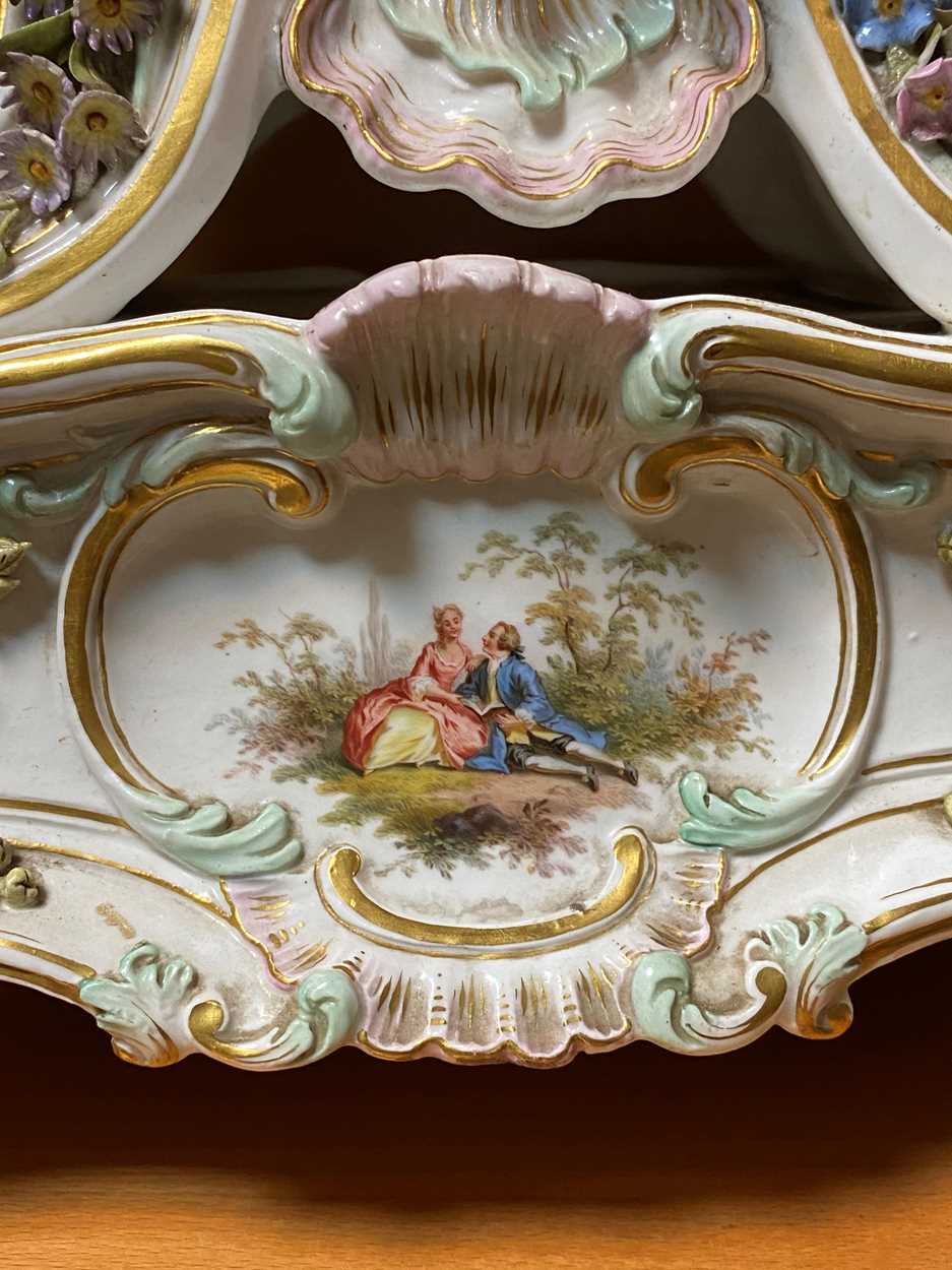 A Meissen porcelain clock garniture, late 19th century, - Bild 12 aus 26