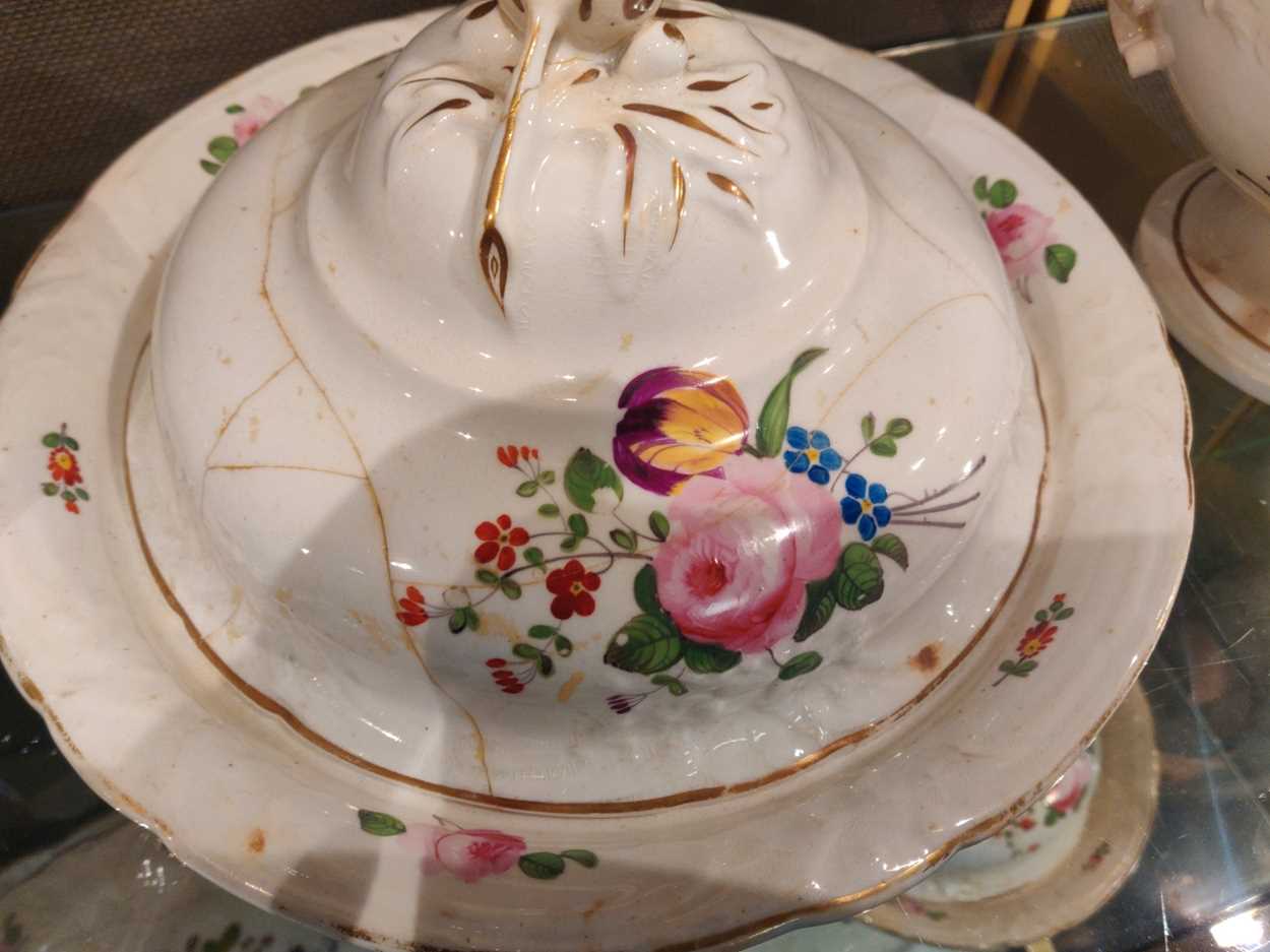 An extensive Derby porcelain dinner service, circa 1815, - Image 8 of 15