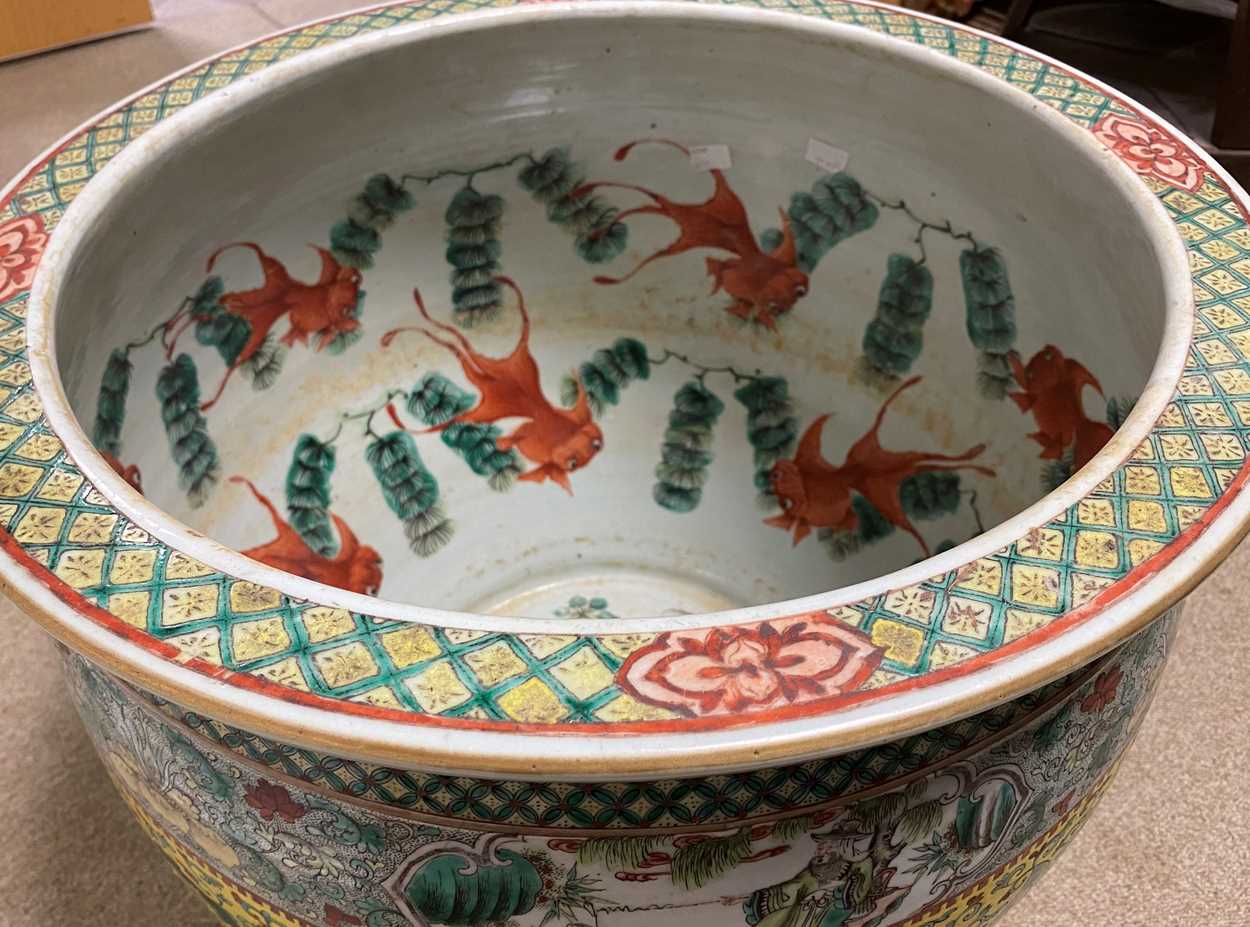 A Chinese famille verte porcelain fish bowl, late Qing Dynasty, circa 1900, - Image 7 of 22