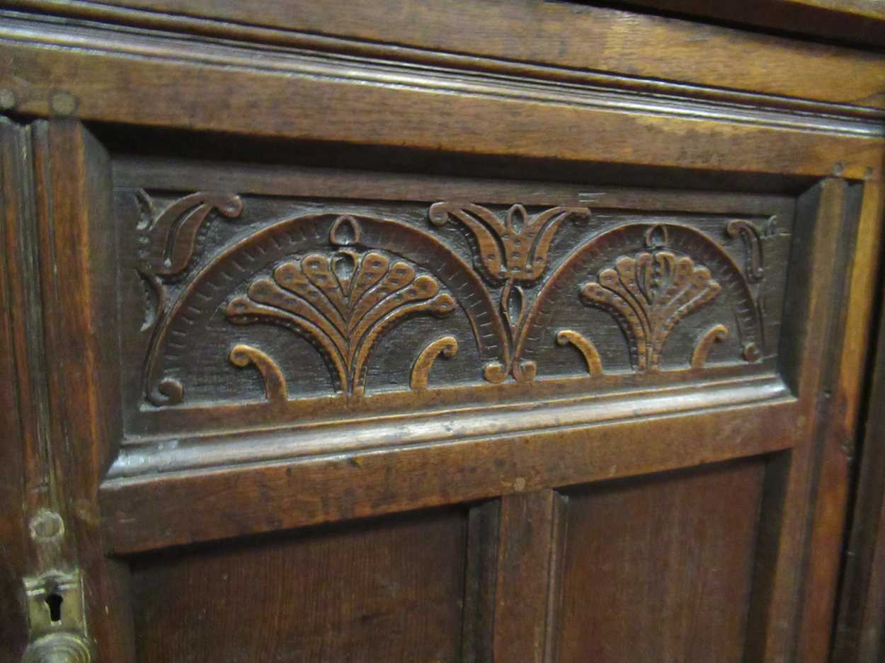 An oak court cupboard, 17th century and later, - Bild 12 aus 16