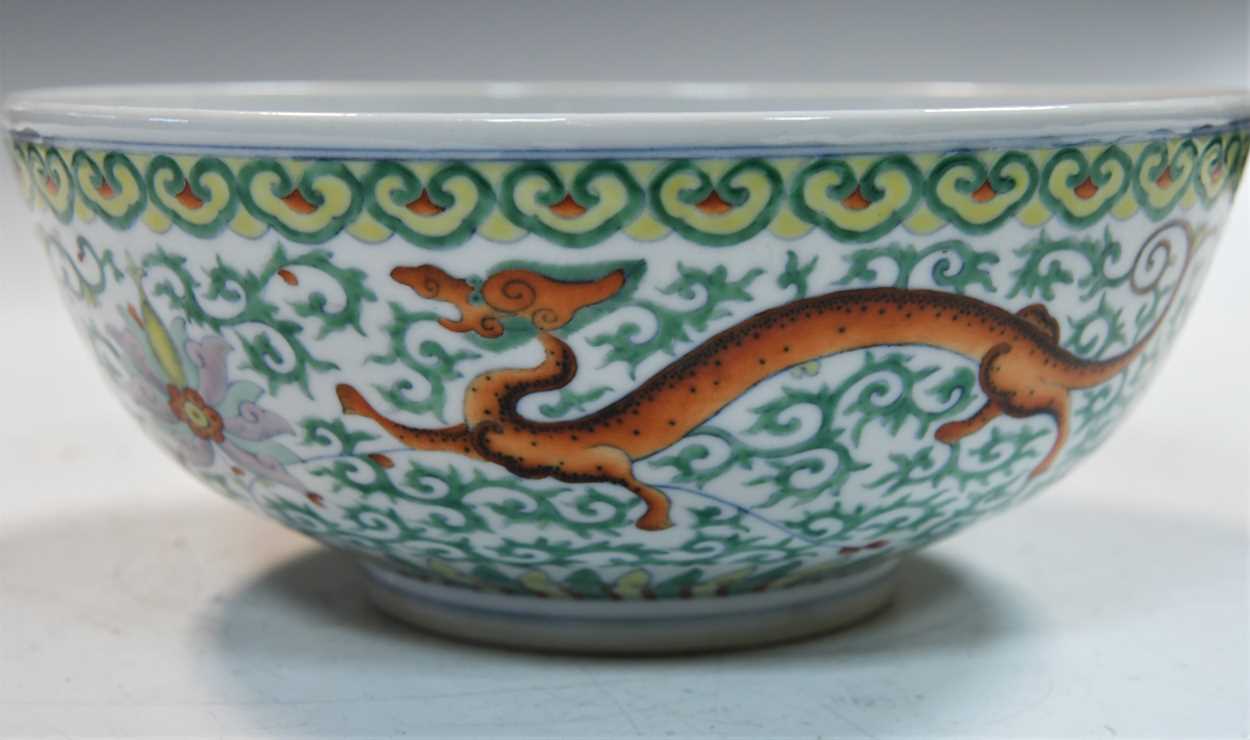 A Chinese Wucai dragon bowl, probably Jiaqing 1796-1820, - Image 5 of 8