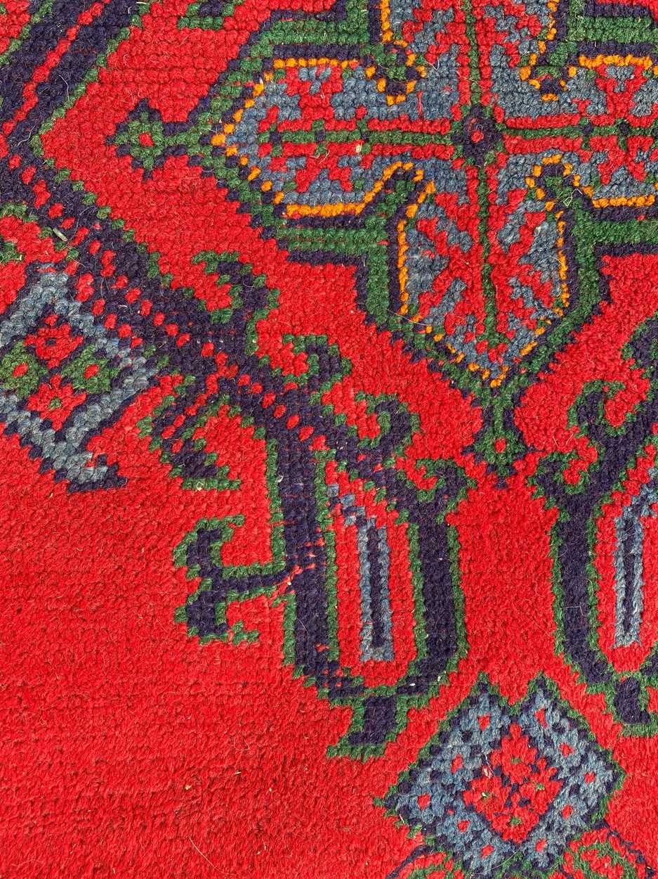 A large red ground Ushak carpet, circa 1930, - Image 2 of 9