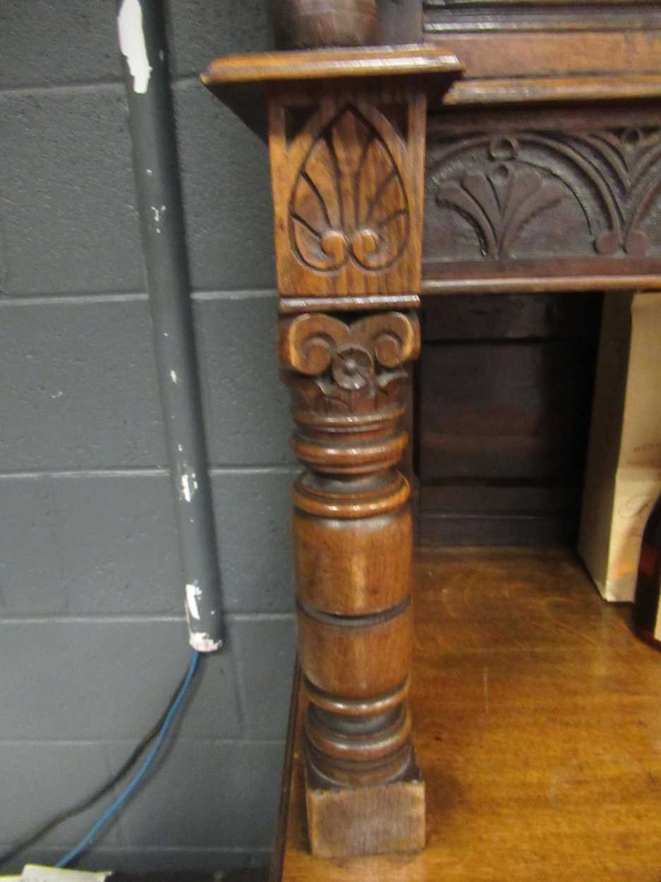 An oak court cupboard, 17th century and later, - Bild 7 aus 16