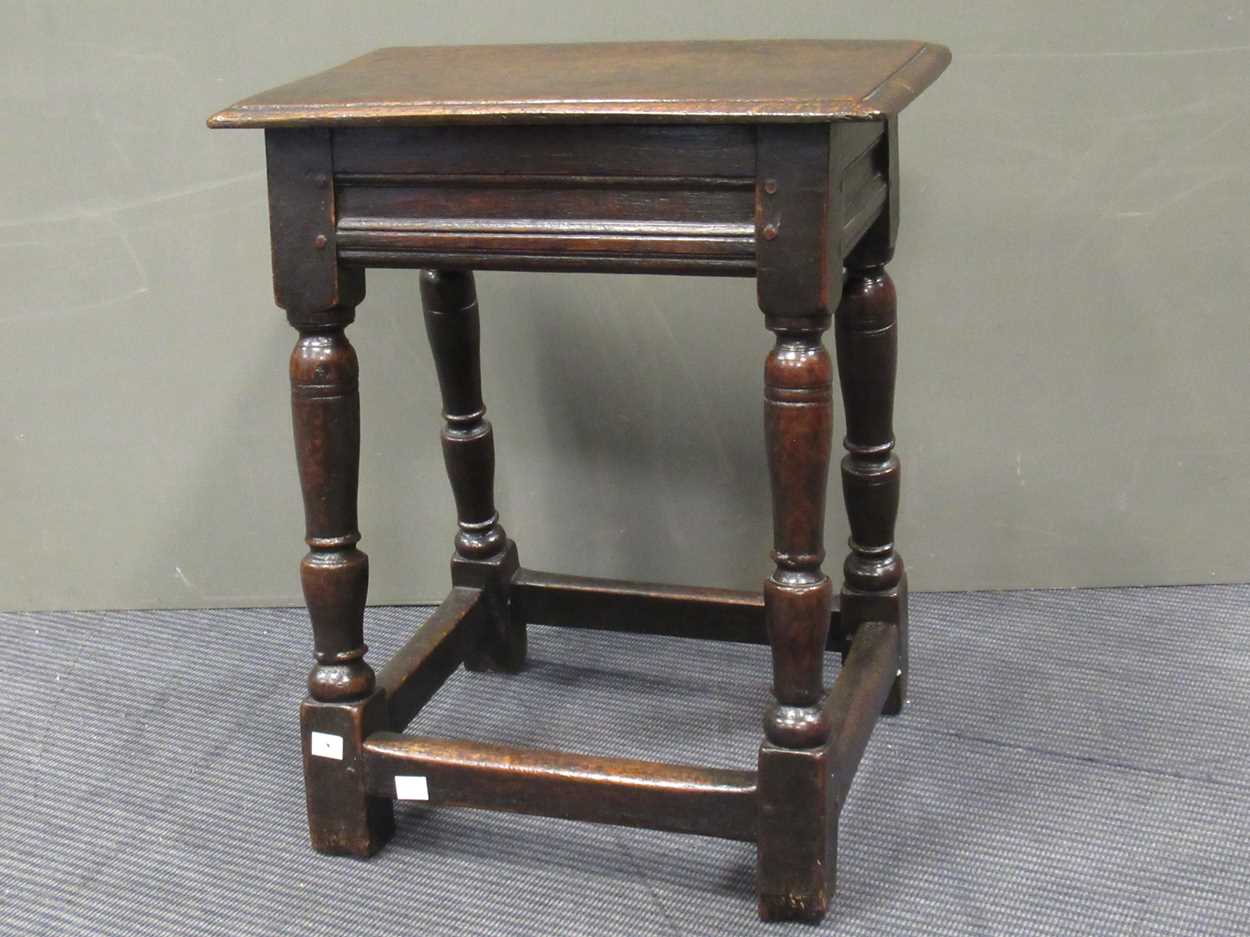 An oak joint stool, late 17th century, - Bild 15 aus 23