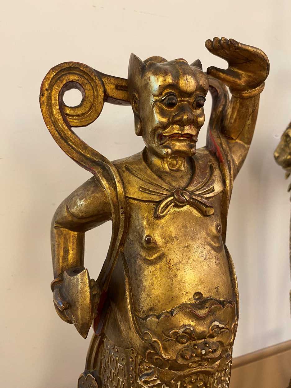 A pair of Chinese carved and giltwood Daoist deities, Republic Period, - Bild 2 aus 12