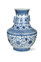 A Chinese large blue and white porcelain 'arrow' vase,