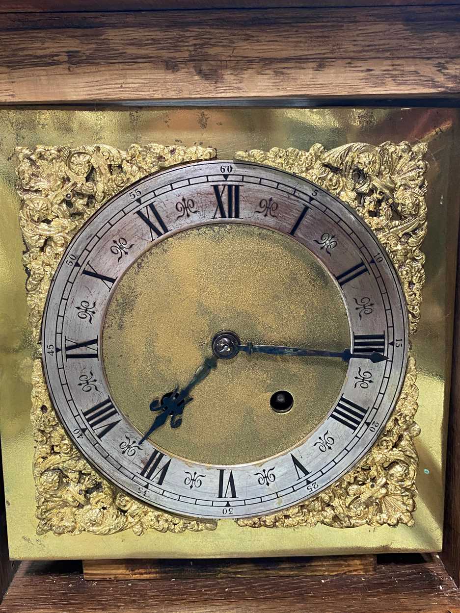 A Queen Anne style walnut mantel clock, early 20th century, - Bild 4 aus 16