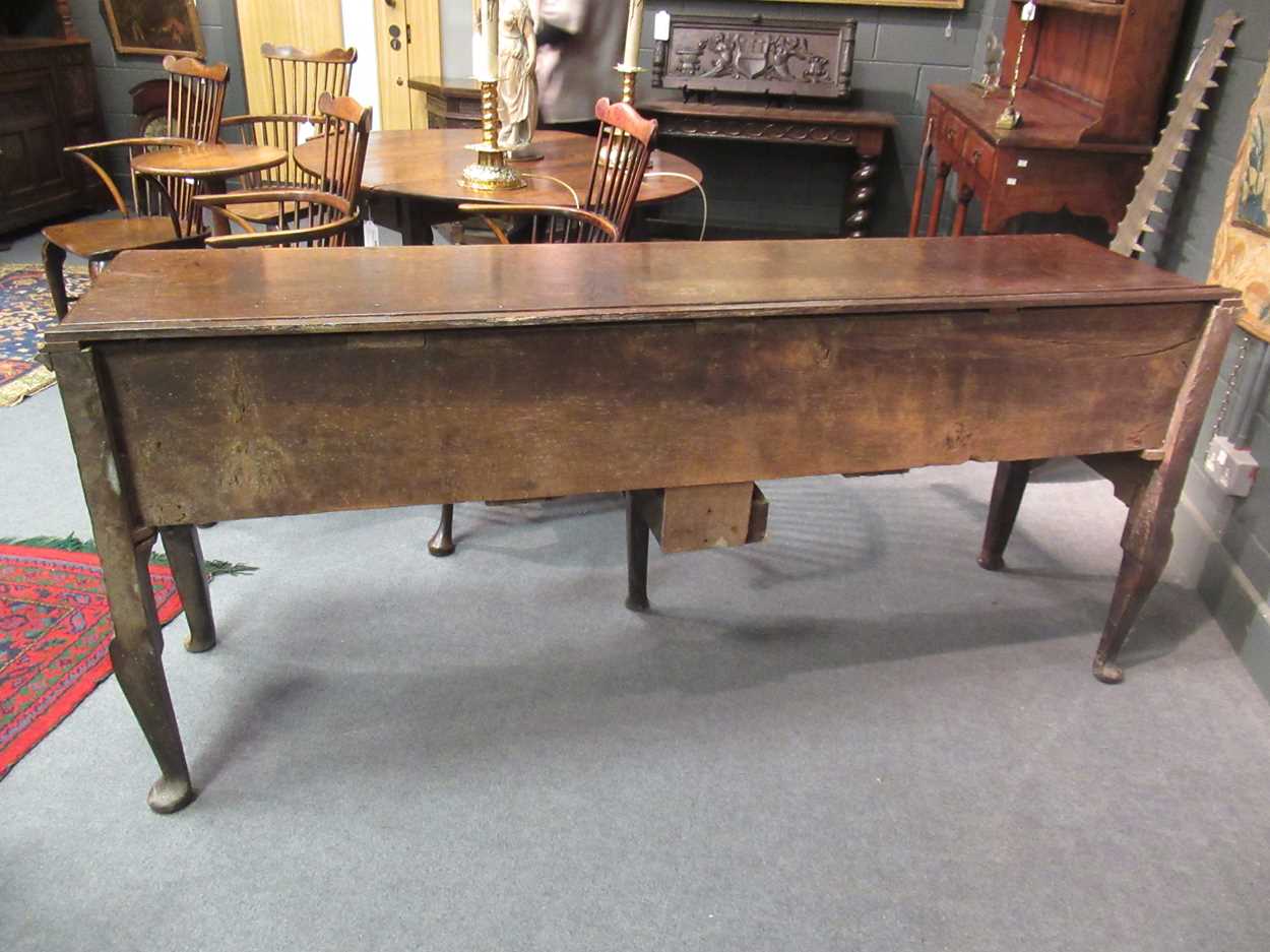 An oak and elm dresser base, 18th century, - Bild 14 aus 20