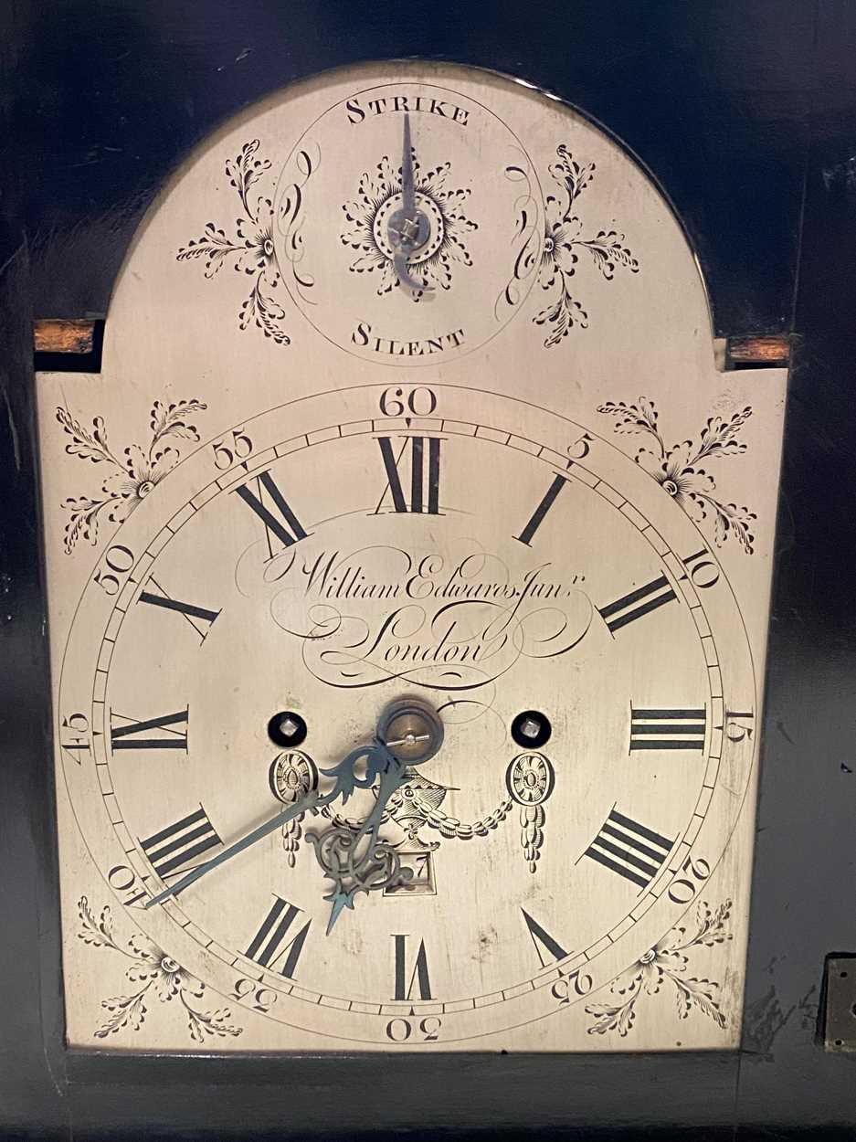 A George III ebonised bracket clock circa 1790, - Bild 3 aus 16