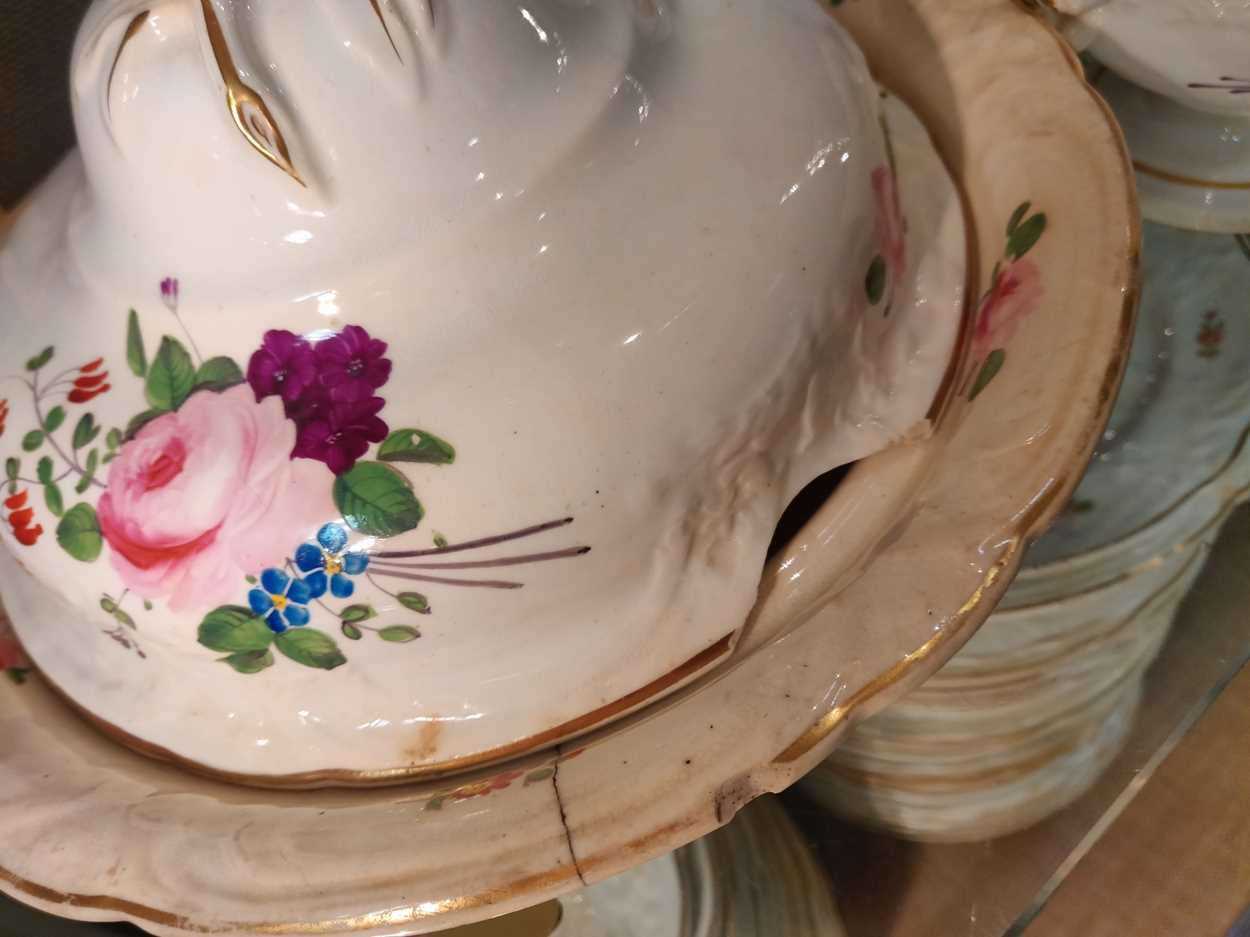 An extensive Derby porcelain dinner service, circa 1815, - Image 13 of 15