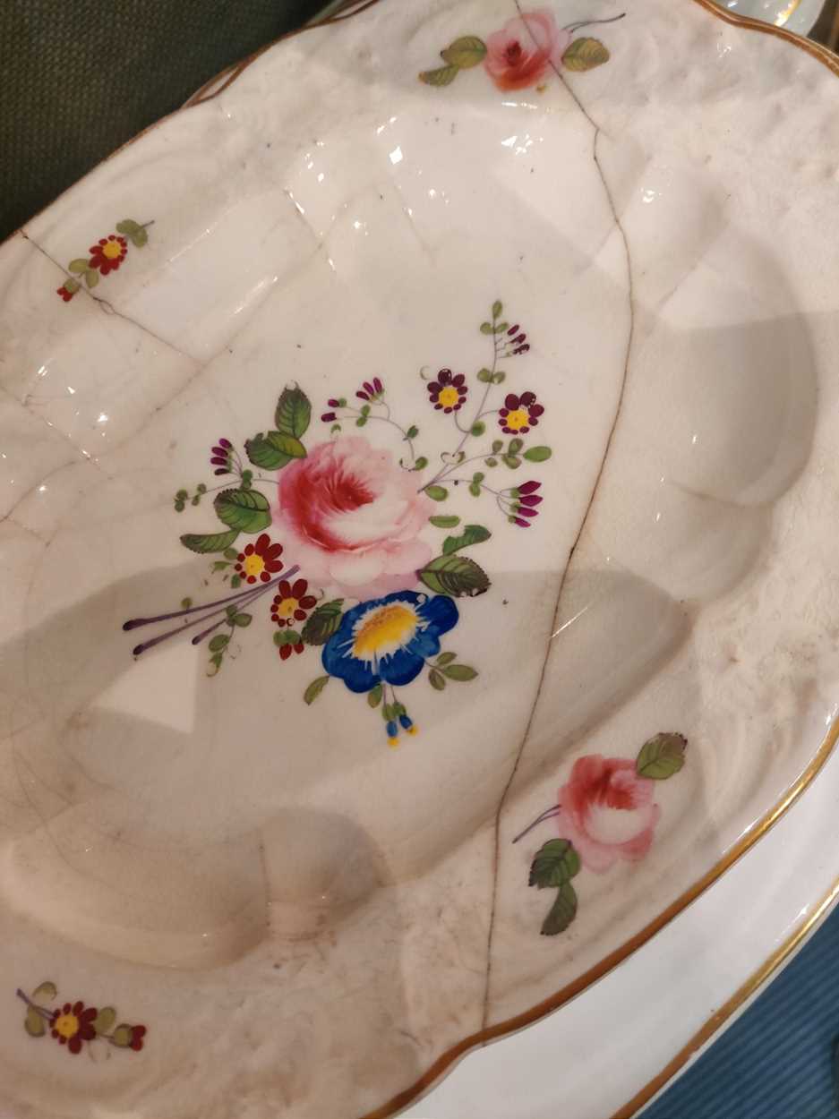 An extensive Derby porcelain dinner service, circa 1815, - Image 10 of 15