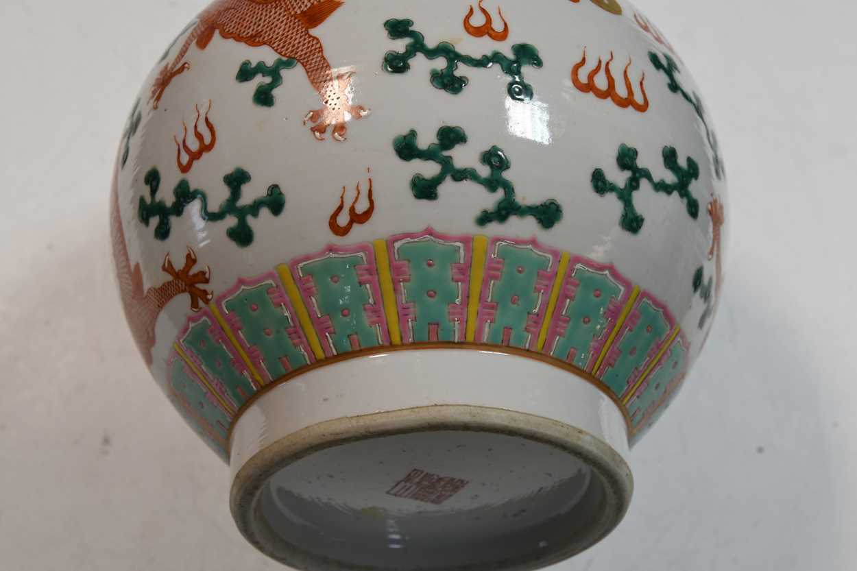 A Chinese porcelain dragon bottle vase, Republic Period, - Bild 5 aus 12