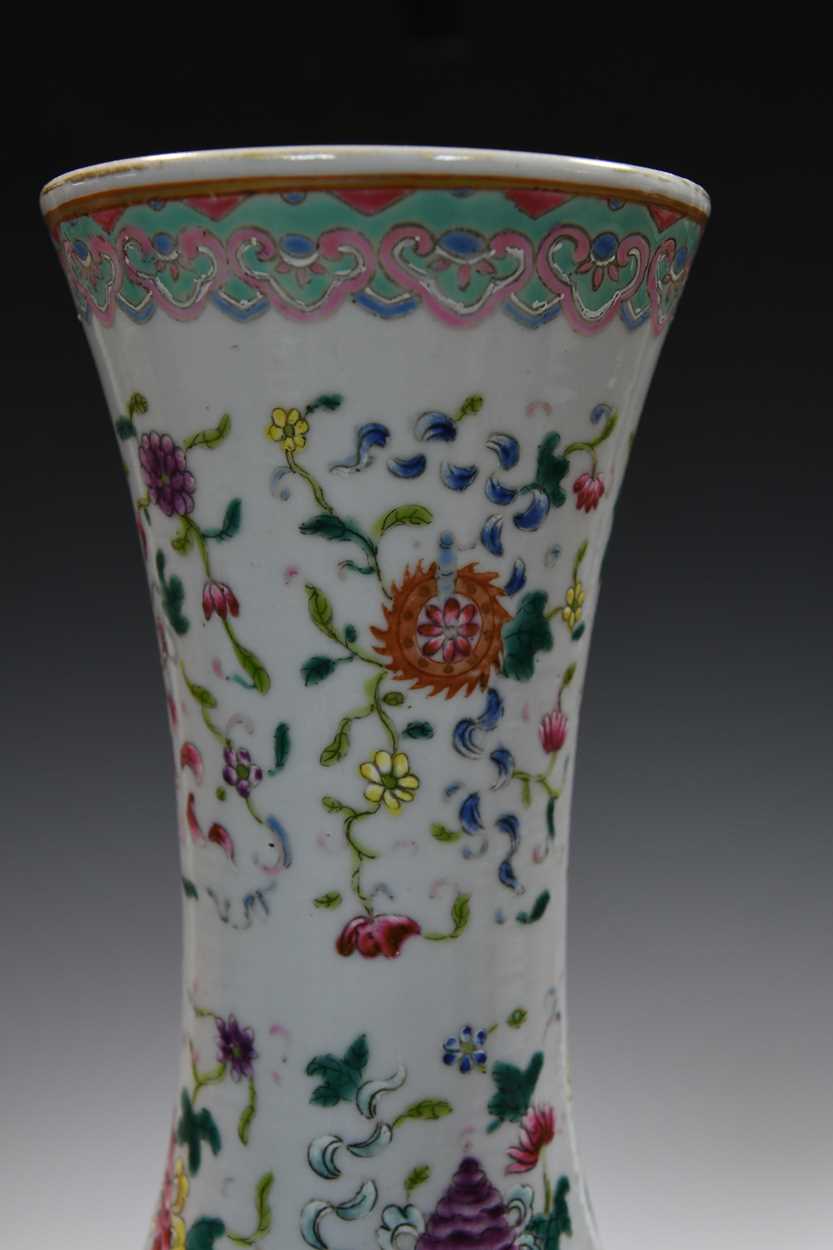 A Chinese porcelain dragon bottle vase, Republic Period, - Bild 6 aus 12