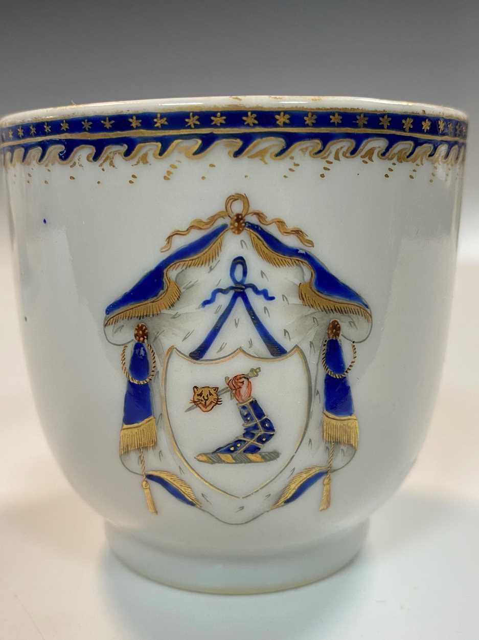 A Chinese export armorial two-handled sucrier and cover, - Image 12 of 12