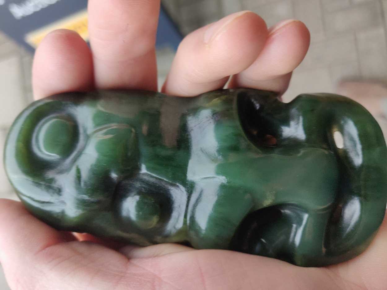 A Māori Greenstone (Pounamu) Pendant (Hei Tiki), probably 18th/19th century, - Bild 13 aus 15