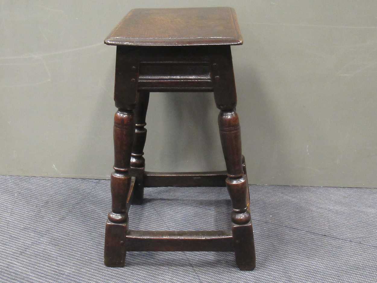 An oak joint stool, late 17th century, - Bild 16 aus 23