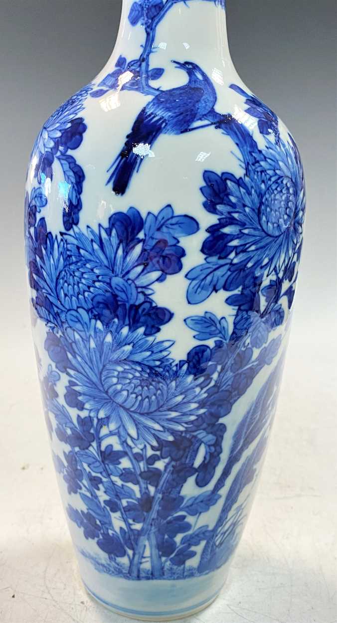 A Chinese blue and white porcelain vase, Qing Dynasty, 19th century - Bild 9 aus 9