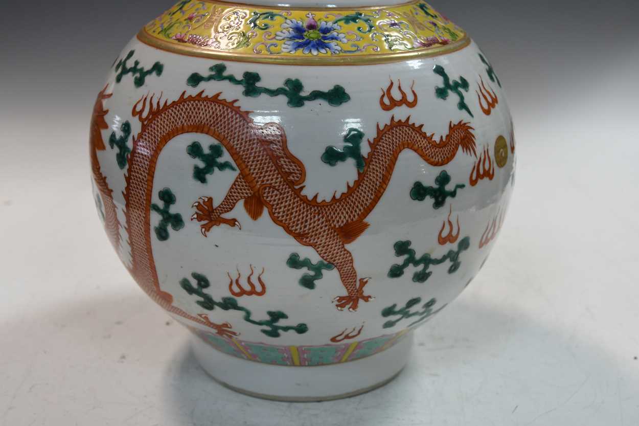 A Chinese porcelain dragon bottle vase, Republic Period, - Bild 12 aus 12