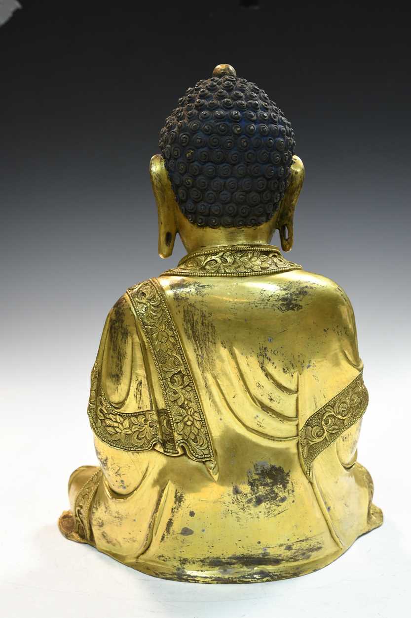 A large Chinese gilt bronze figure of Buddha, Ming style, - Image 4 of 7