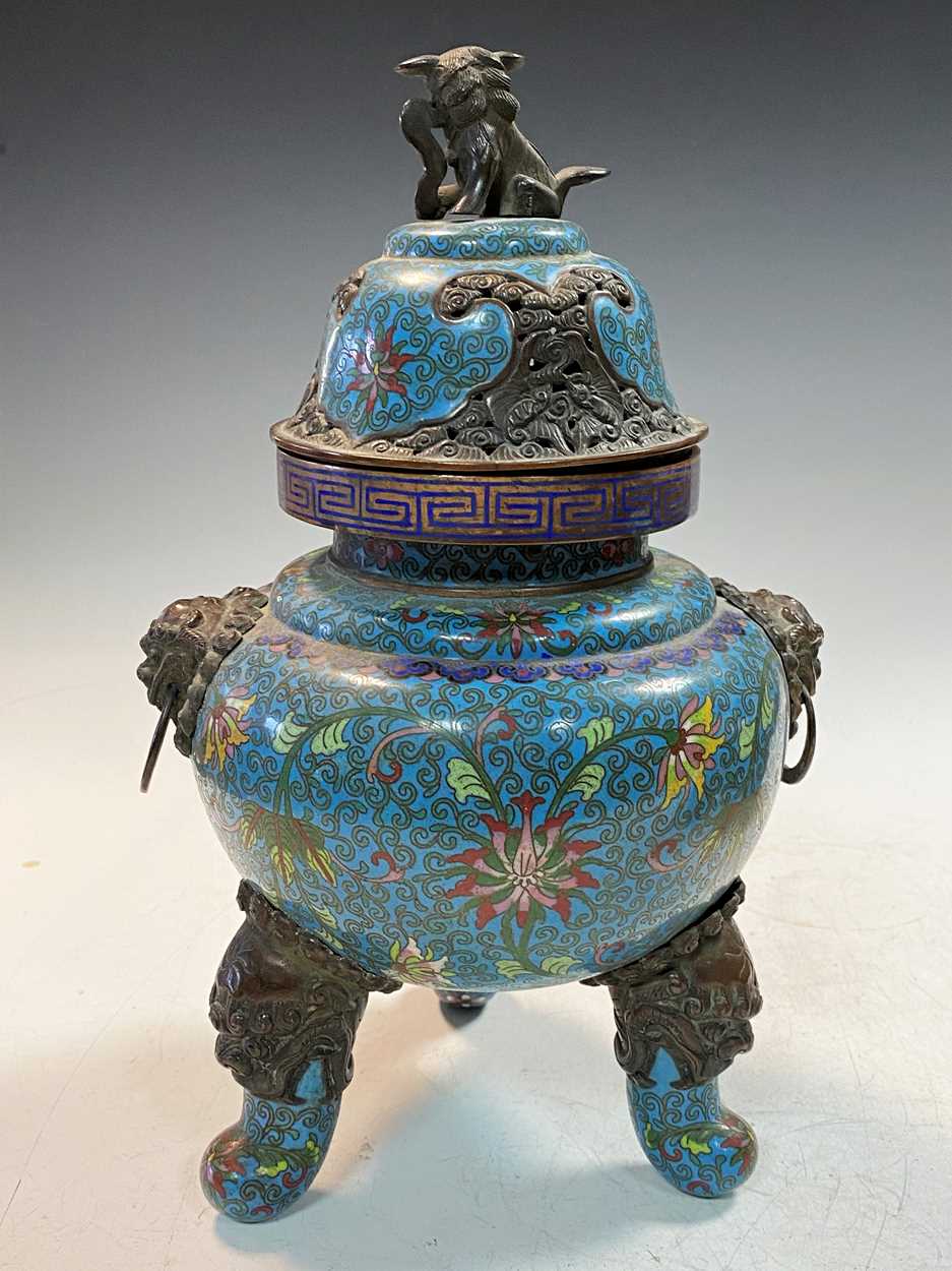 A Chinese cloisonné tripod censer and cover, late Qing Dynasty, - Image 7 of 12