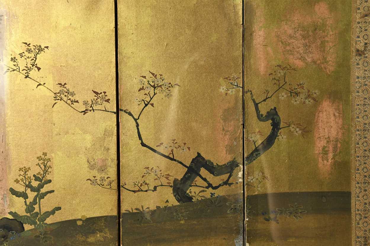 A pair of Japanese gold lacquered and painted six-fold table screens, late Meiji period, - Image 12 of 16