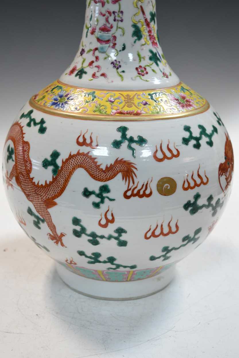 A Chinese porcelain dragon bottle vase, Republic Period, - Bild 3 aus 12