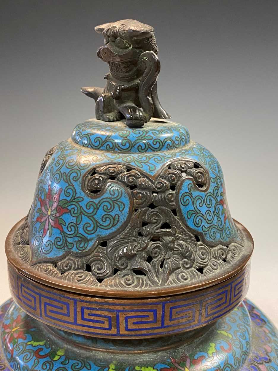 A Chinese cloisonné tripod censer and cover, late Qing Dynasty, - Image 4 of 12