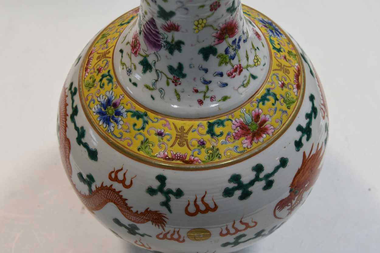A Chinese porcelain dragon bottle vase, Republic Period, - Bild 9 aus 12