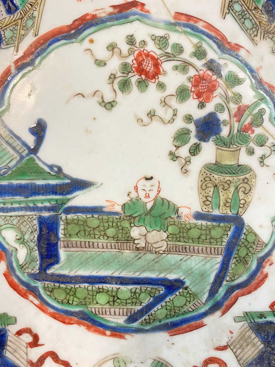 A pair of Chinese famille verte dinner plates, Qing Dynasty, Kangxi (1662-1722), - Image 11 of 16