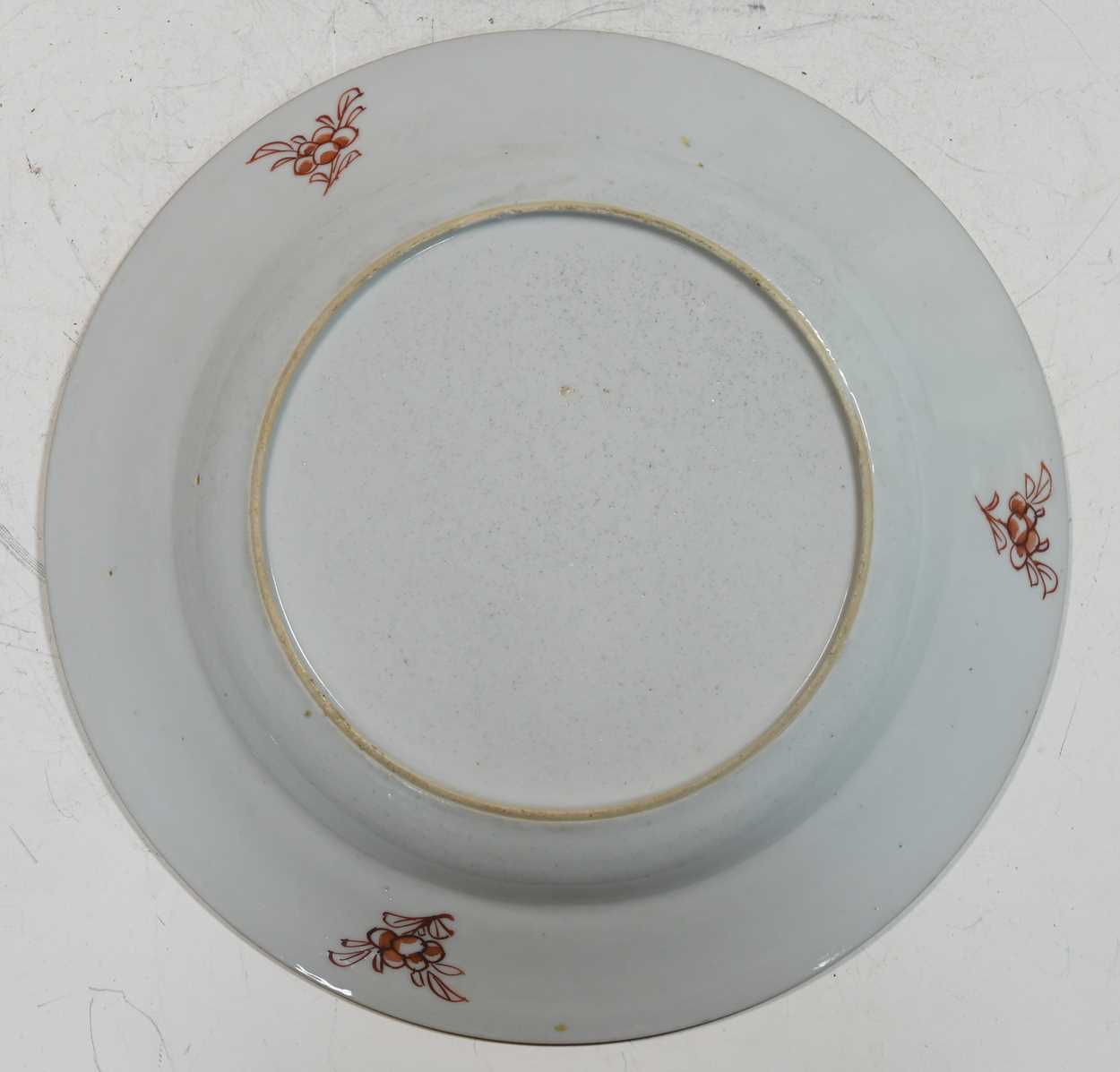 A set of six Chinese famille rose porcelain plates, Qianlong circa 1740, - Bild 3 aus 8