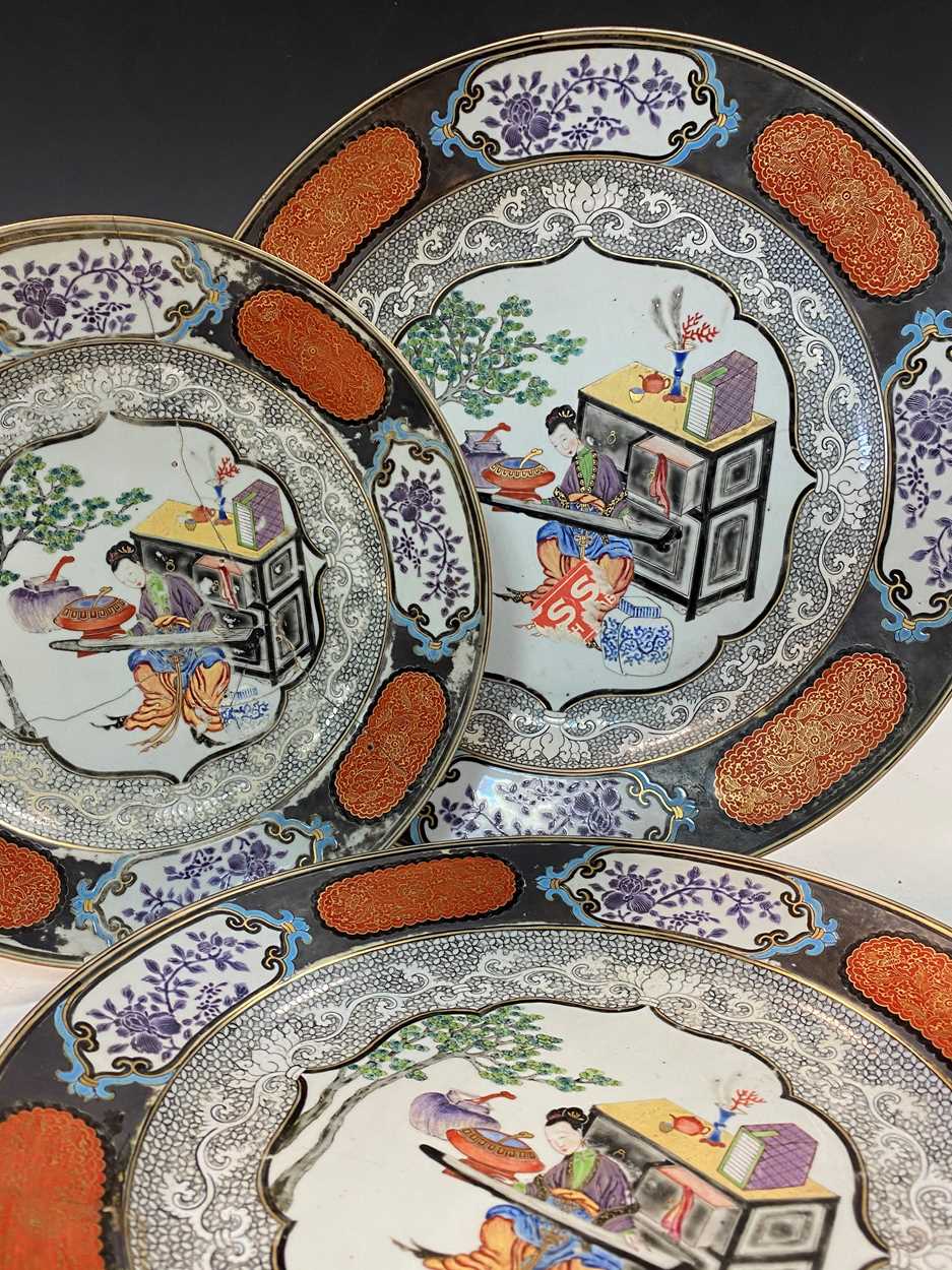 A set of three graduated Chinese export dishes, Qing Dynasty, Qianlong (1736-1795),