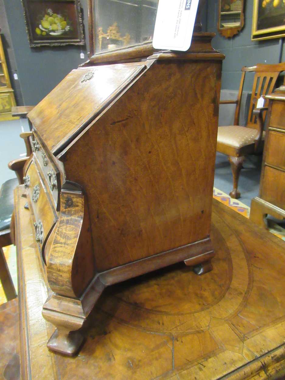 A Dutch style walnut dressing table mirror, early 20th century, - Bild 13 aus 19