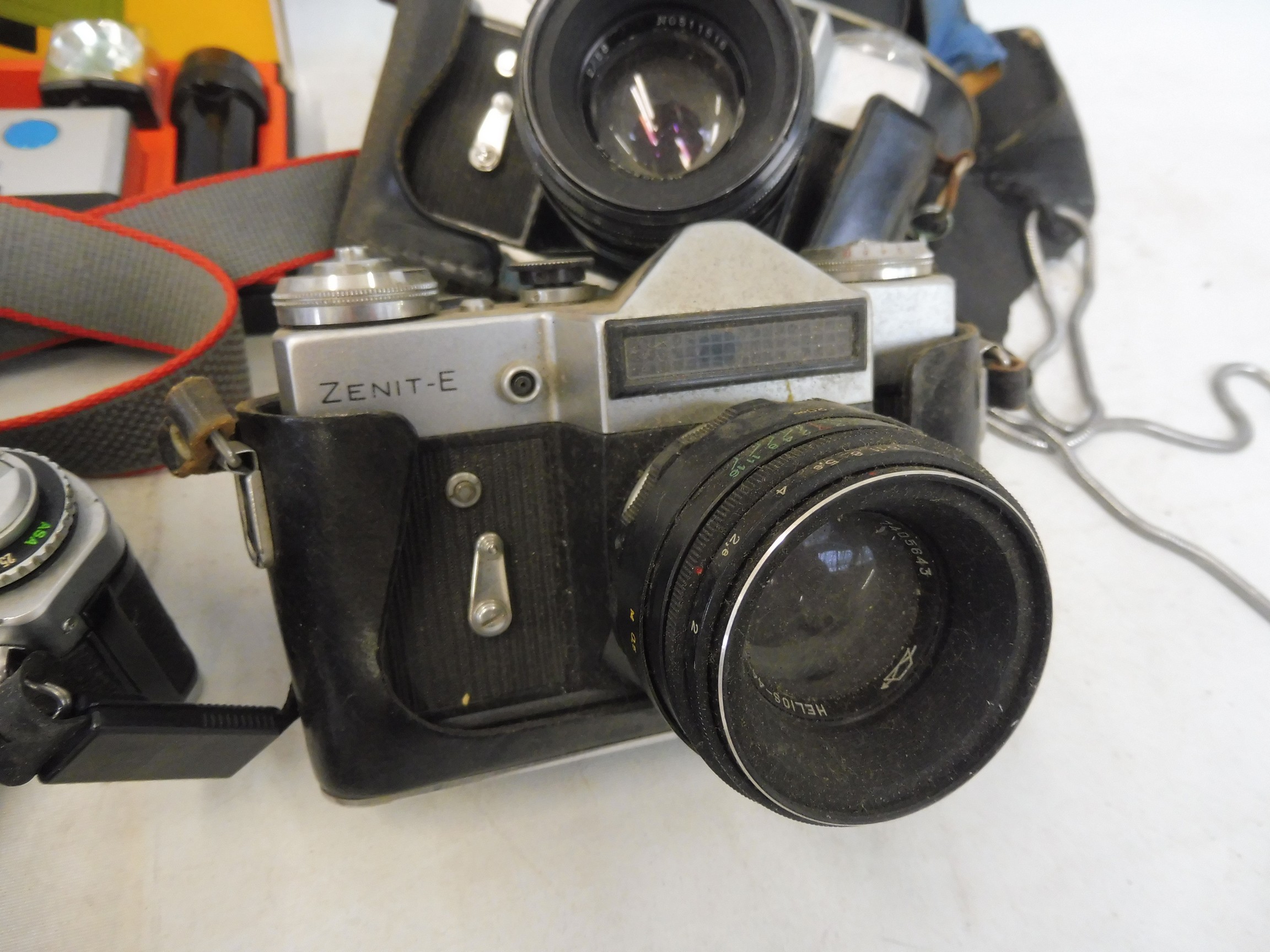 Four boxes of cameras, accessories and empty cases, including Zenit. - Image 7 of 10