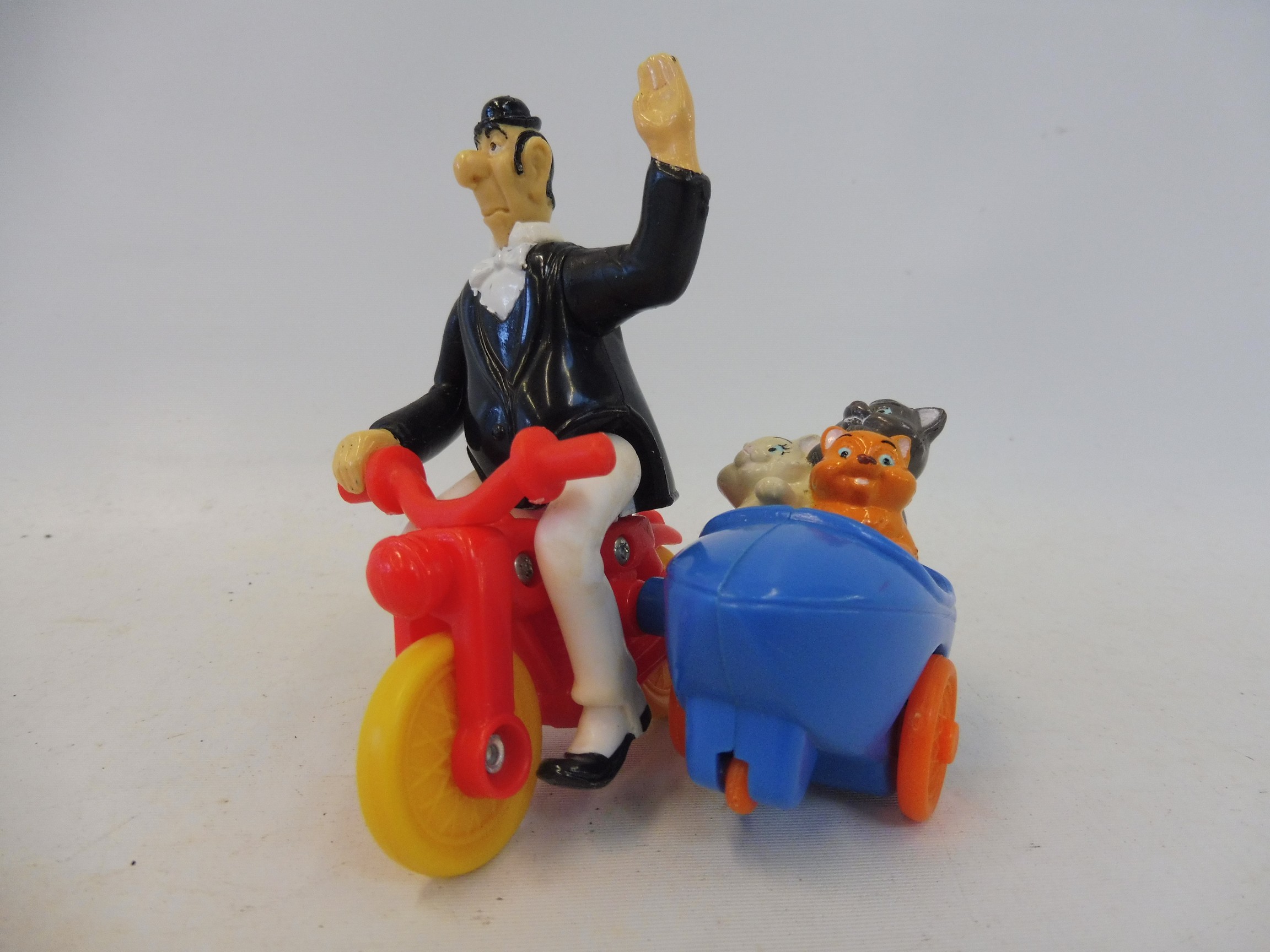 An unusual plastic aristocats motorcycle and sidecar. - Bild 2 aus 3