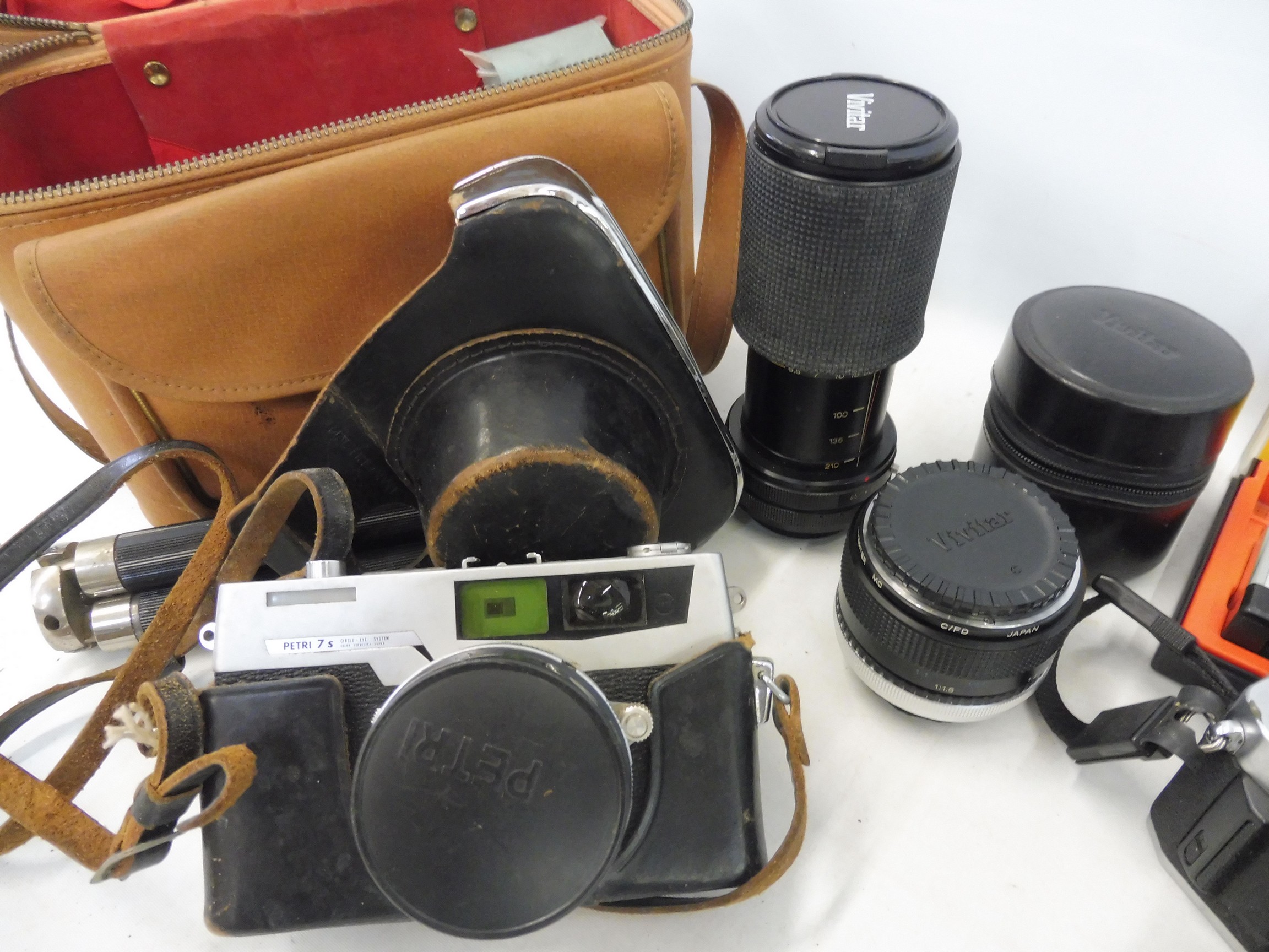 Four boxes of cameras, accessories and empty cases, including Zenit. - Image 10 of 10
