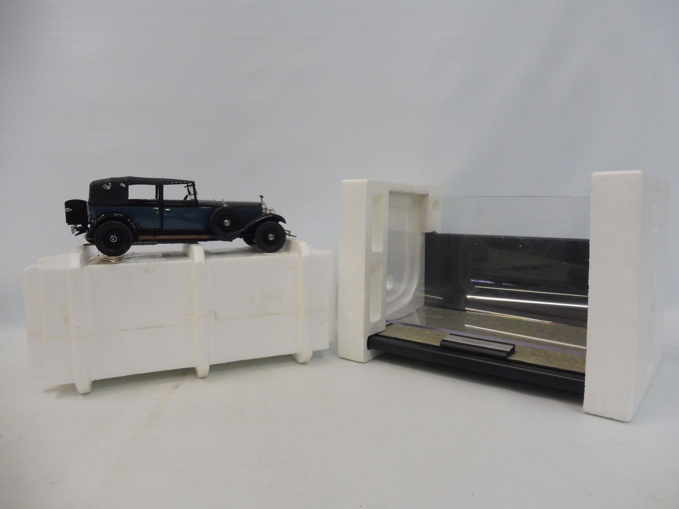 A cased Franklin Mint model of a 1929 Rolls-Royce Phantom I. - Bild 2 aus 5