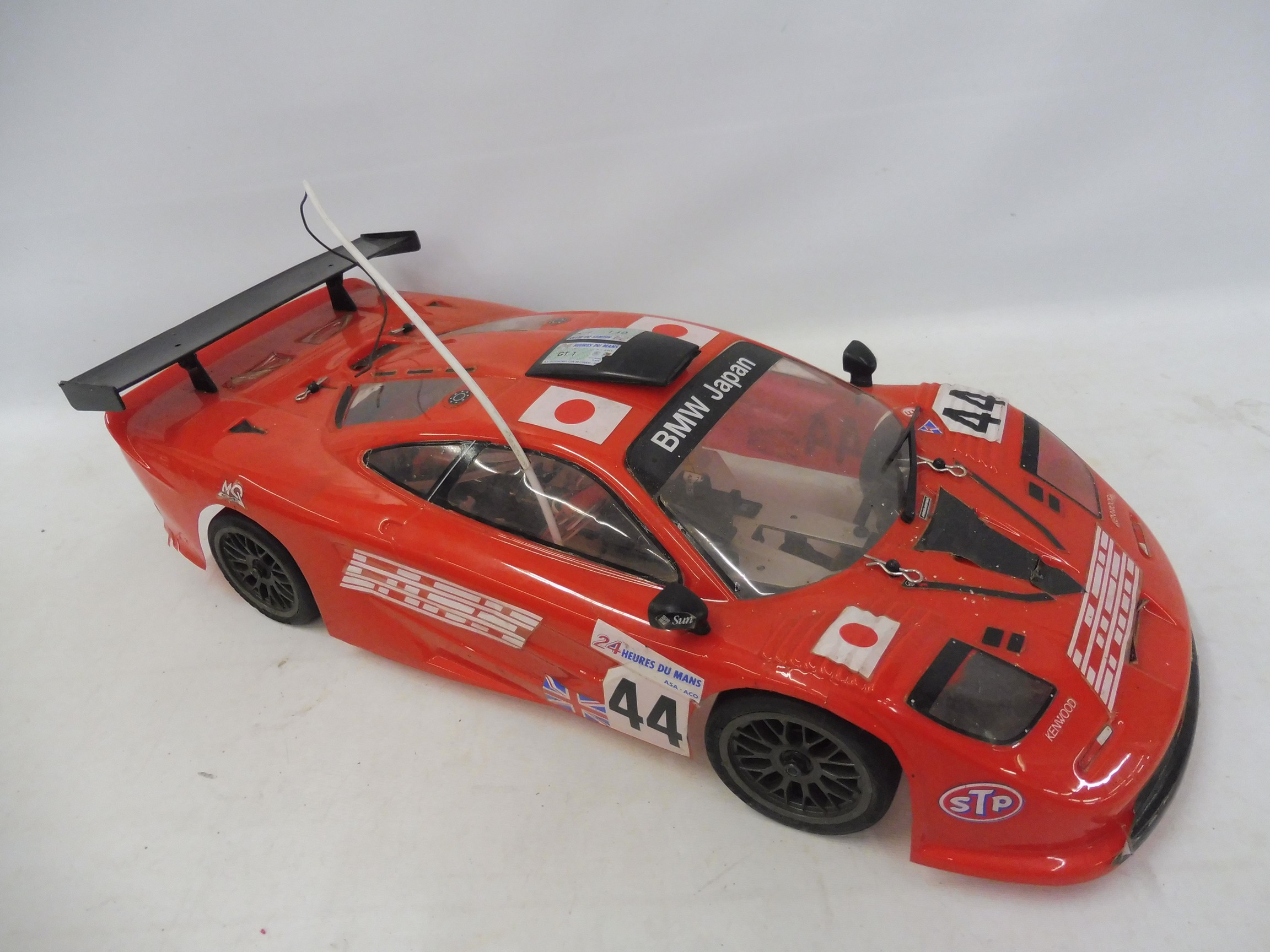 A Kyosho BMW 24HR Le Mans sports car 1997 race, on a twin alloy chassis 2WD fitted with a GS11X - Bild 3 aus 4
