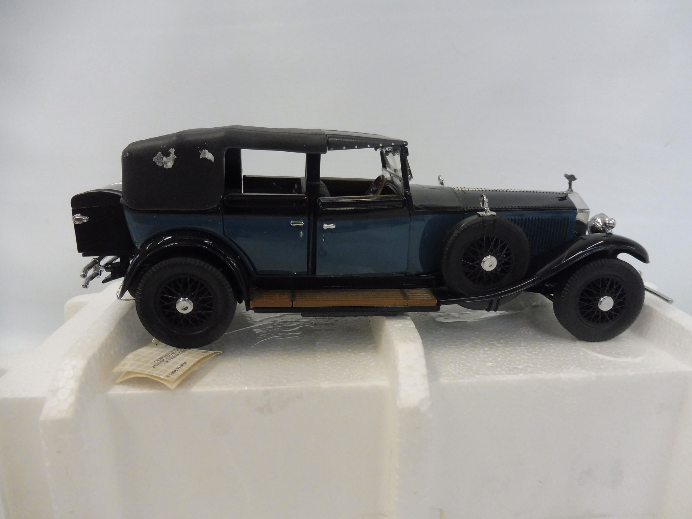 A cased Franklin Mint model of a 1929 Rolls-Royce Phantom I.