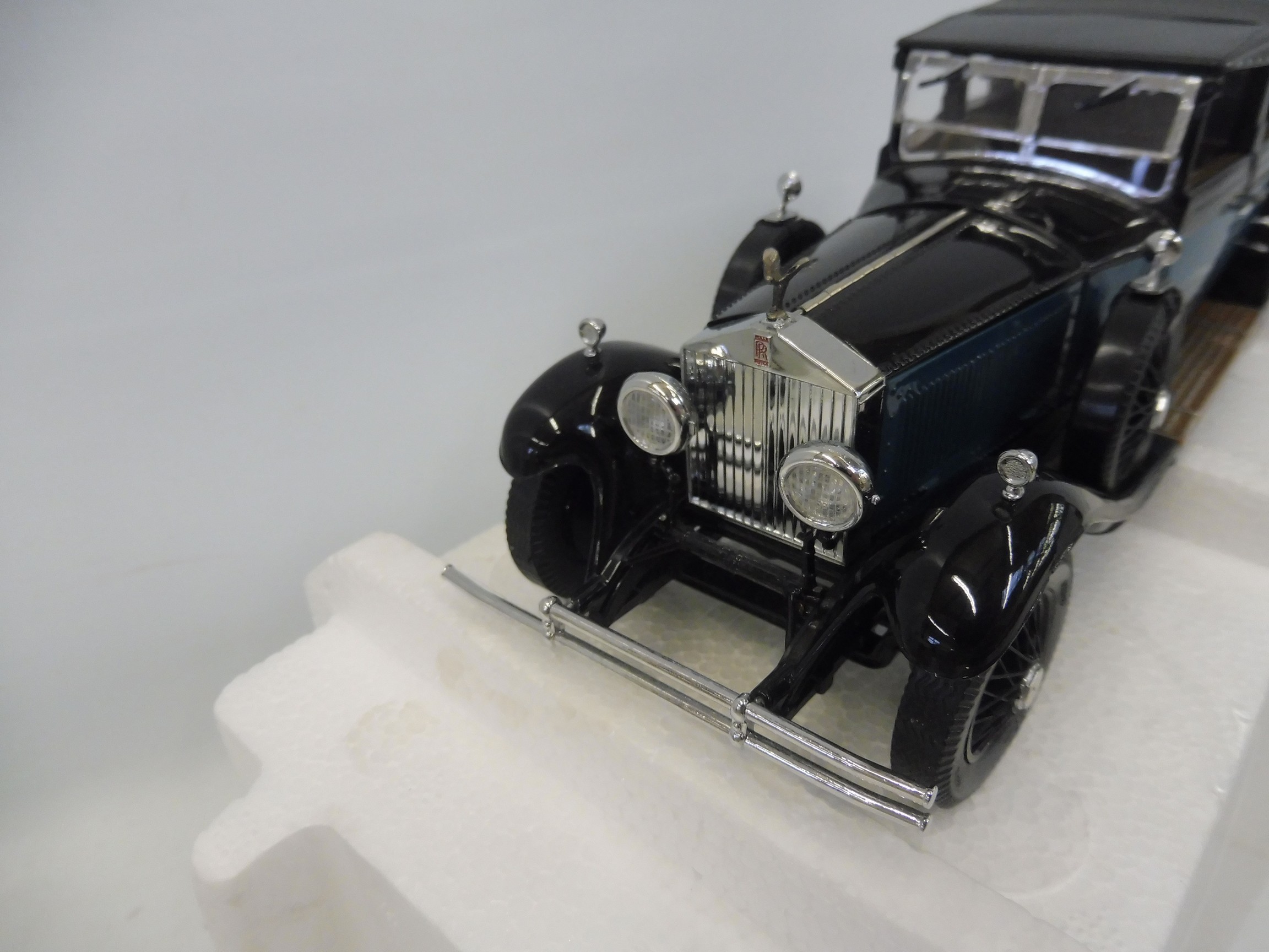 A cased Franklin Mint model of a 1929 Rolls-Royce Phantom I. - Bild 4 aus 5