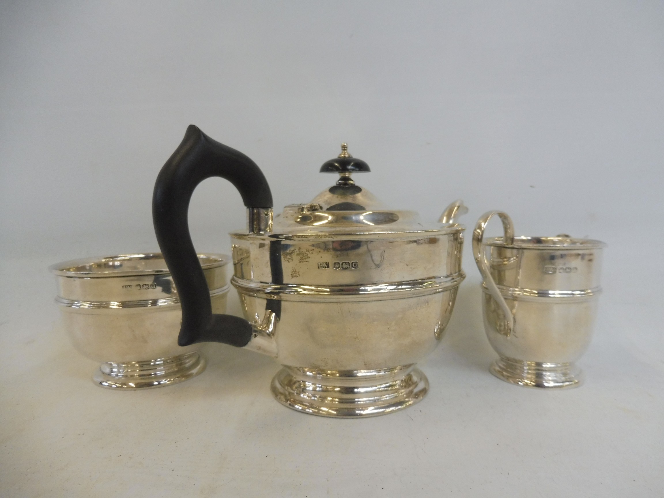 A silver three piece tea set comprising teapot, sugar bowl and milk jug, Sheffield 1931. - Image 2 of 4