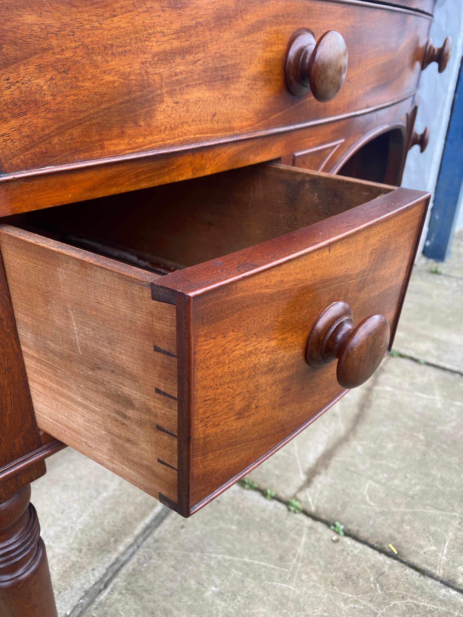 An early 19th Century mahogany bow fronted desk of a single drawer above two smaller drawers, raised - Image 4 of 8