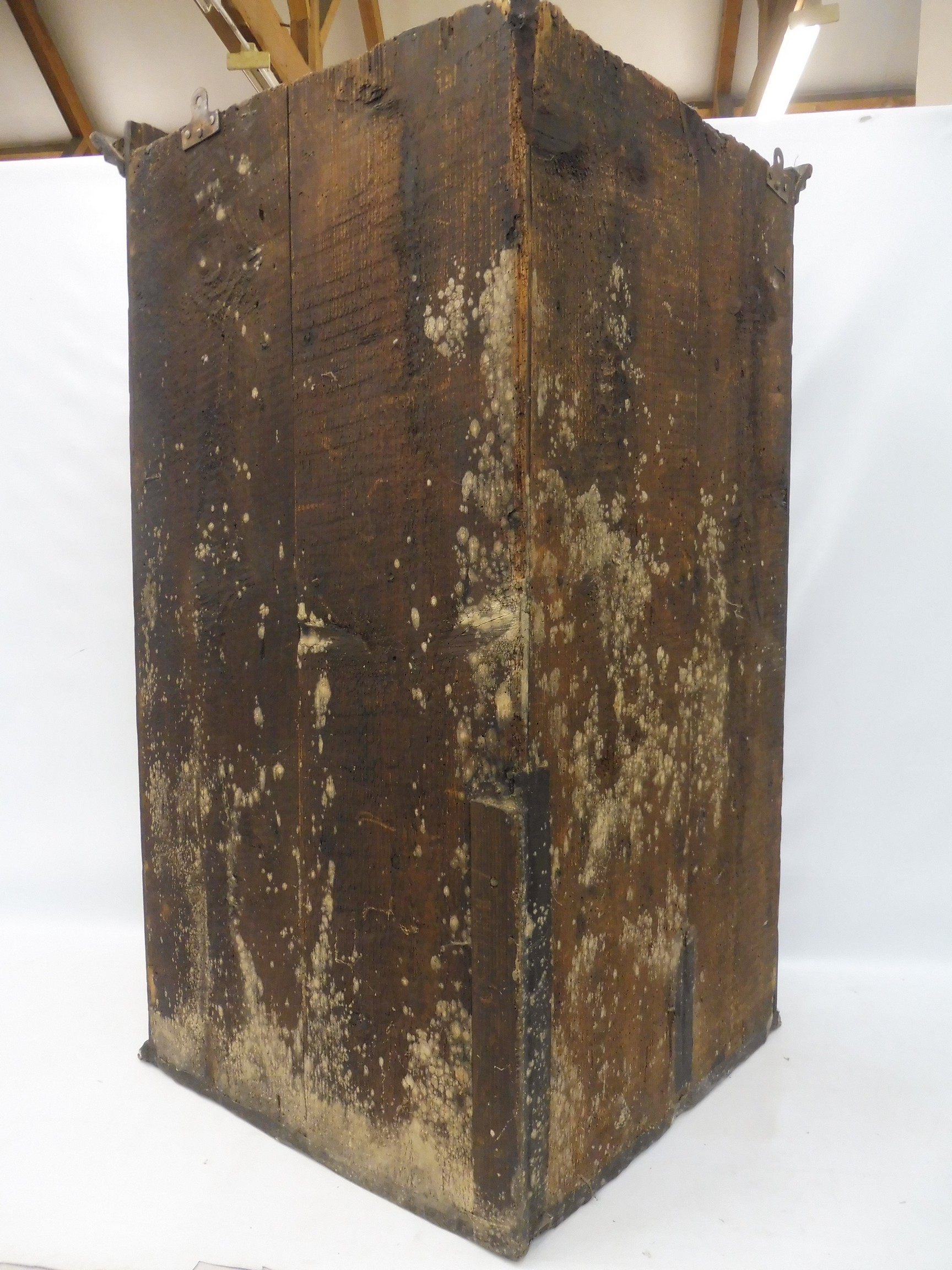 A Georgian oak wall hanging corner cabinet with glazed door enclosing shaped shelves, 29 1/2" wide x - Image 5 of 7