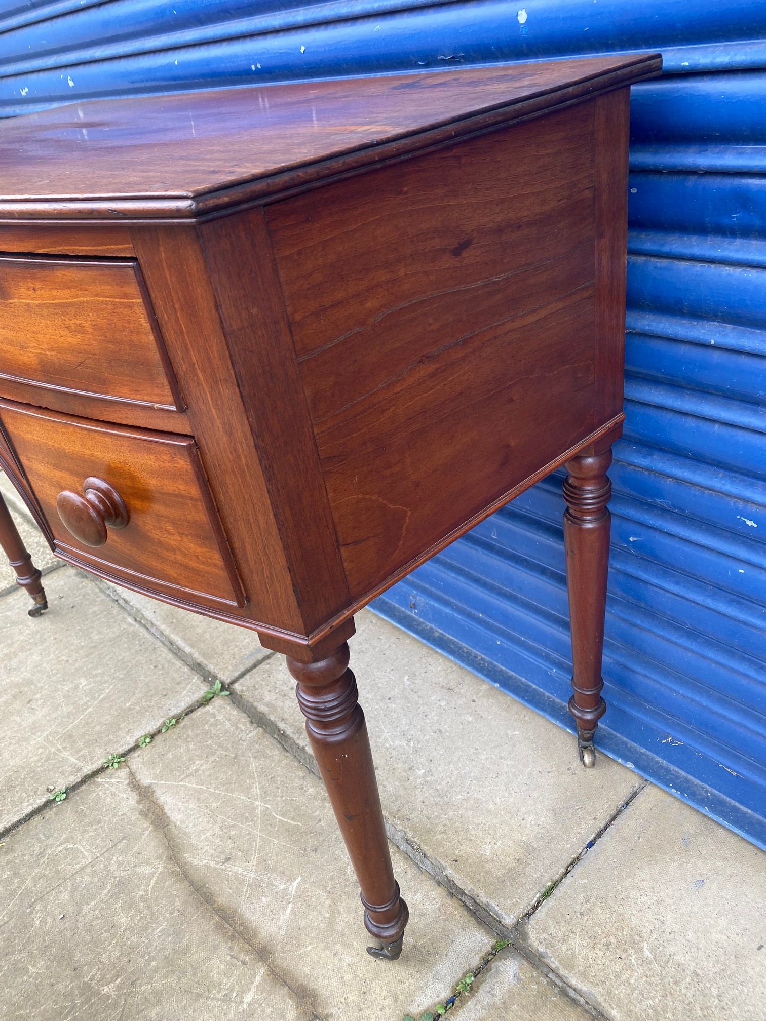 An early 19th Century mahogany bow fronted desk of a single drawer above two smaller drawers, raised - Image 8 of 8