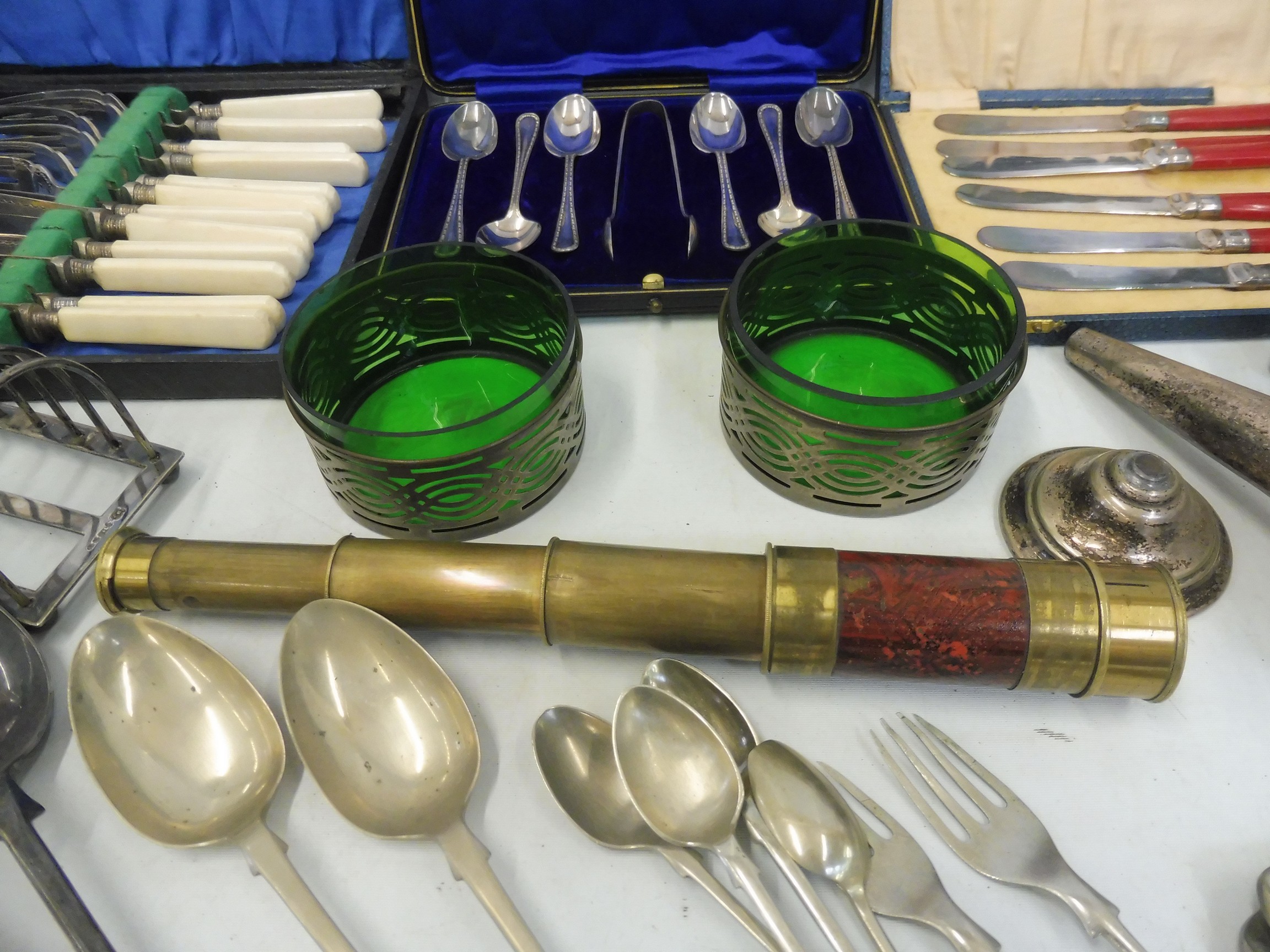 A quantity of silver plate including beakers, plus various other collectables including a - Image 6 of 12