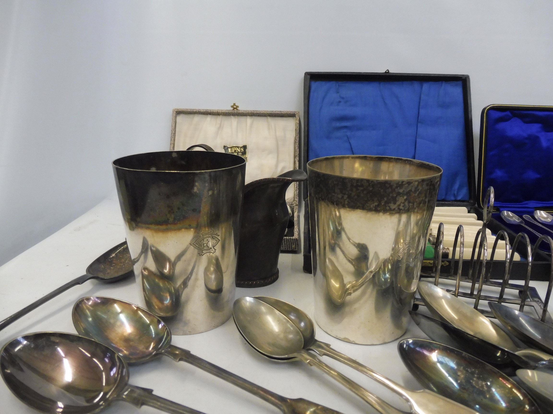 A quantity of silver plate including beakers, plus various other collectables including a - Image 3 of 12