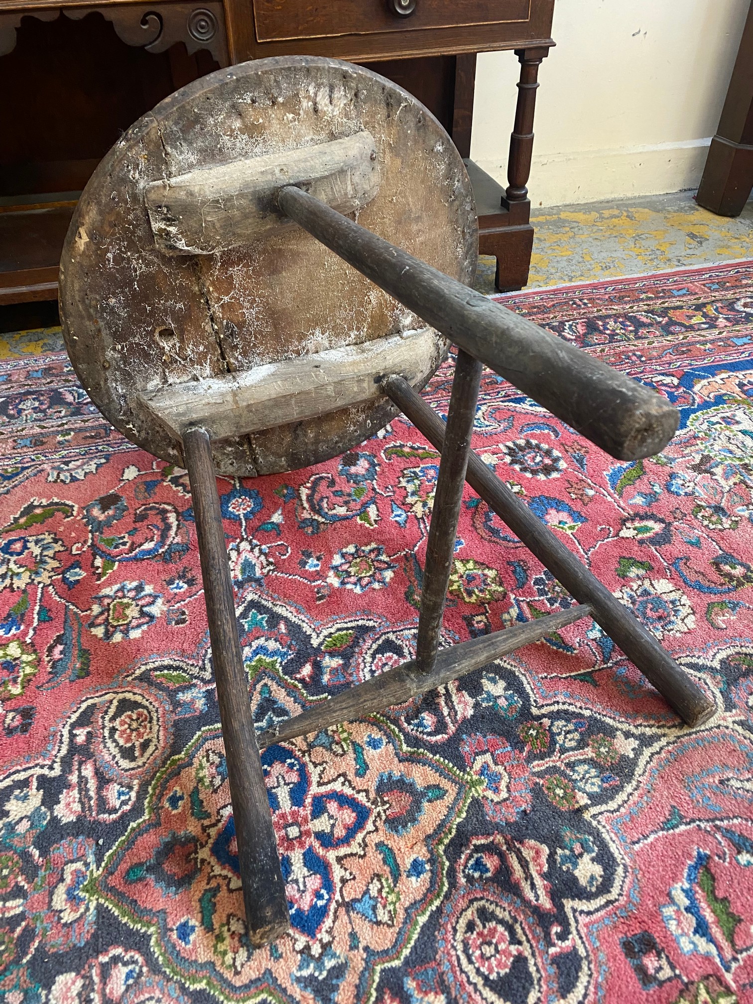 A rare 19th Century or possibly earlier Welsh borders cricket table with a fruitwood top and ash - Image 5 of 9